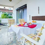 Apartmán Familienwohnung In By Interhome Malinska