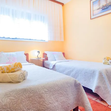 Familienwohnung In By Interhome Appartement Malinska